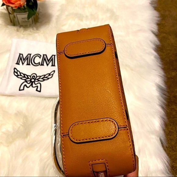 MCM Signature Diamond Logo Mini🎊 - Picture 5 of 8
